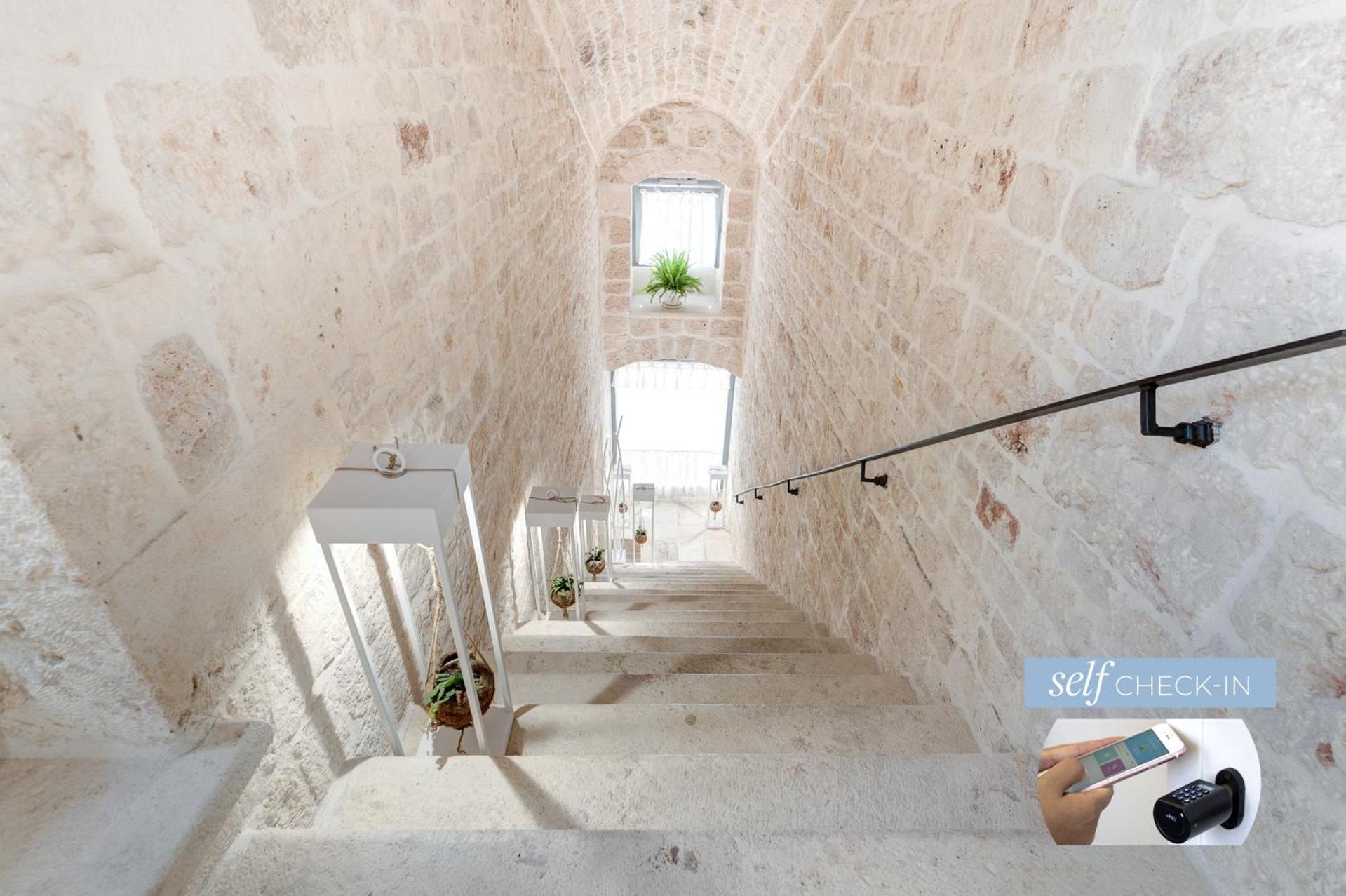 אוסטוני Vico Bianco Raro Smart Rooms Collection מראה חיצוני תמונה