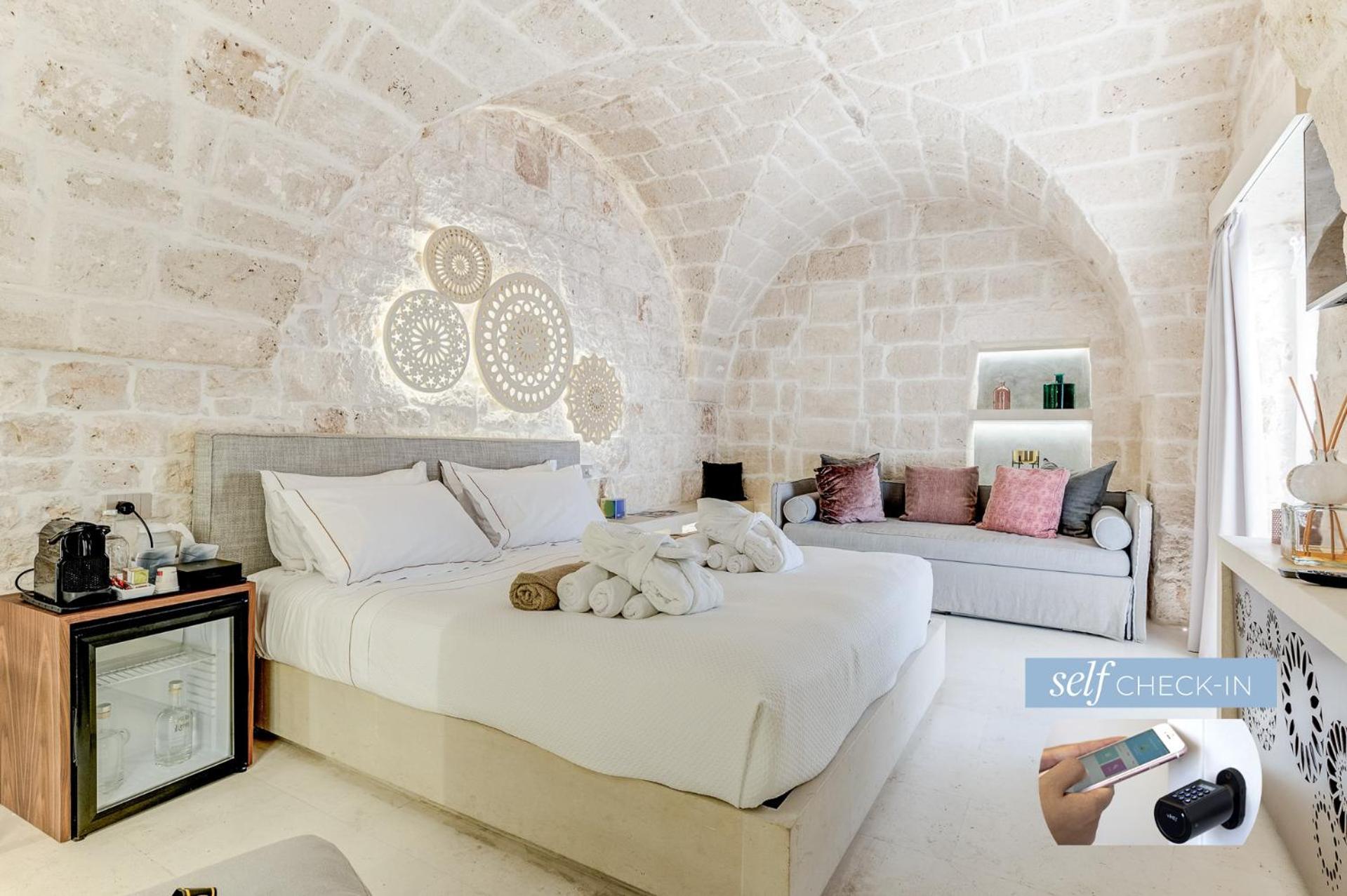 אוסטוני Vico Bianco Raro Smart Rooms Collection מראה חיצוני תמונה